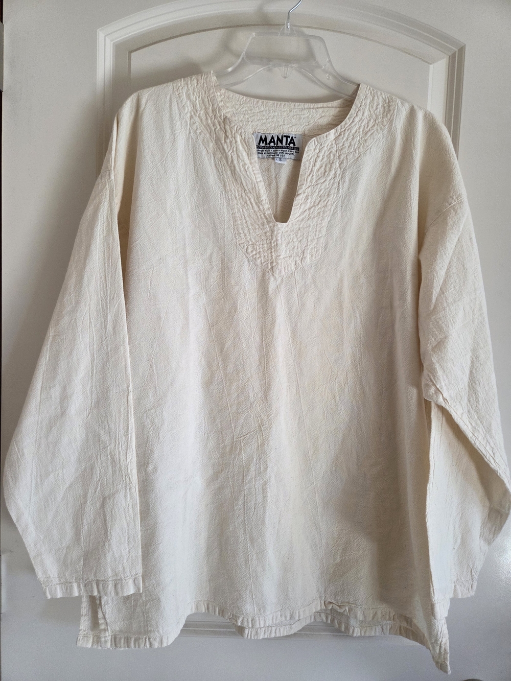 Manta Wear Cream Long-Sleeve Pullover Shirt. Preshrunk 100% Cotton, Unisex Small